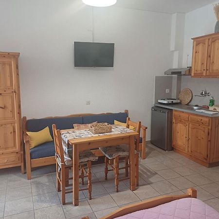 Nikolaos Studios Apartments 스코펠로스 타운 외부 사진